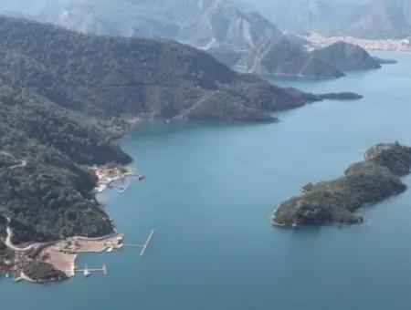 Marmaris Körfezinde Denize Sıfır Villa.önüne Tekne Bağlayabilirsiniz.700M2 Arsa