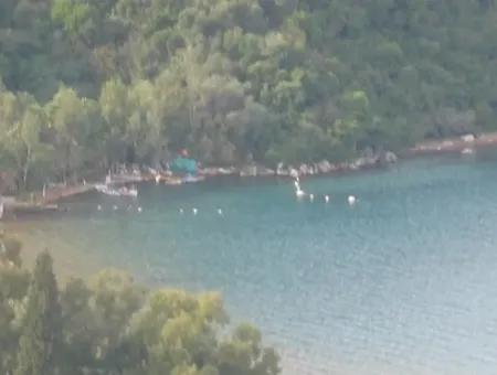 Marmaris Körfezinde Denize Sıfır Villa.önüne Tekne Bağlayabilirsiniz.700M2 Arsa