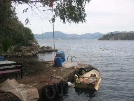 Marmaris Körfezinde Denize Sıfır Villa.önüne Tekne Bağlayabilirsiniz.700M2 Arsa